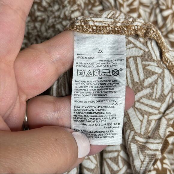 Old Navy Geo Print Maxi Dress 2X - Tan Off the Shoulder, Plus Size, Boho Style - Picture 5 of 7